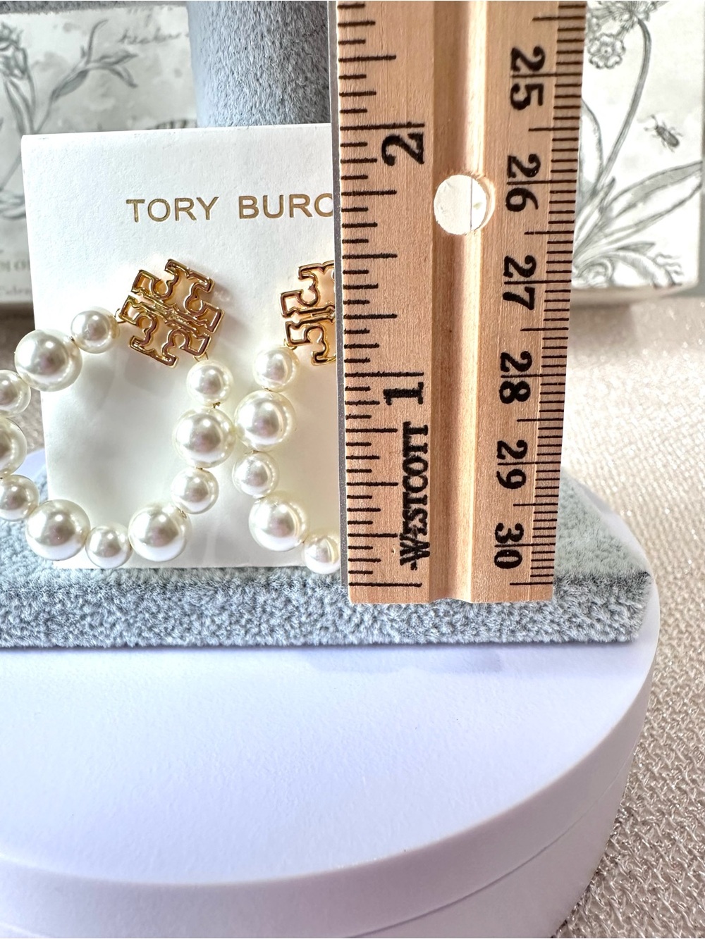 Tory Burch Gold Double T Logo Pearl Hoop Earrings - Cream Pearls - Picture 6 of 7